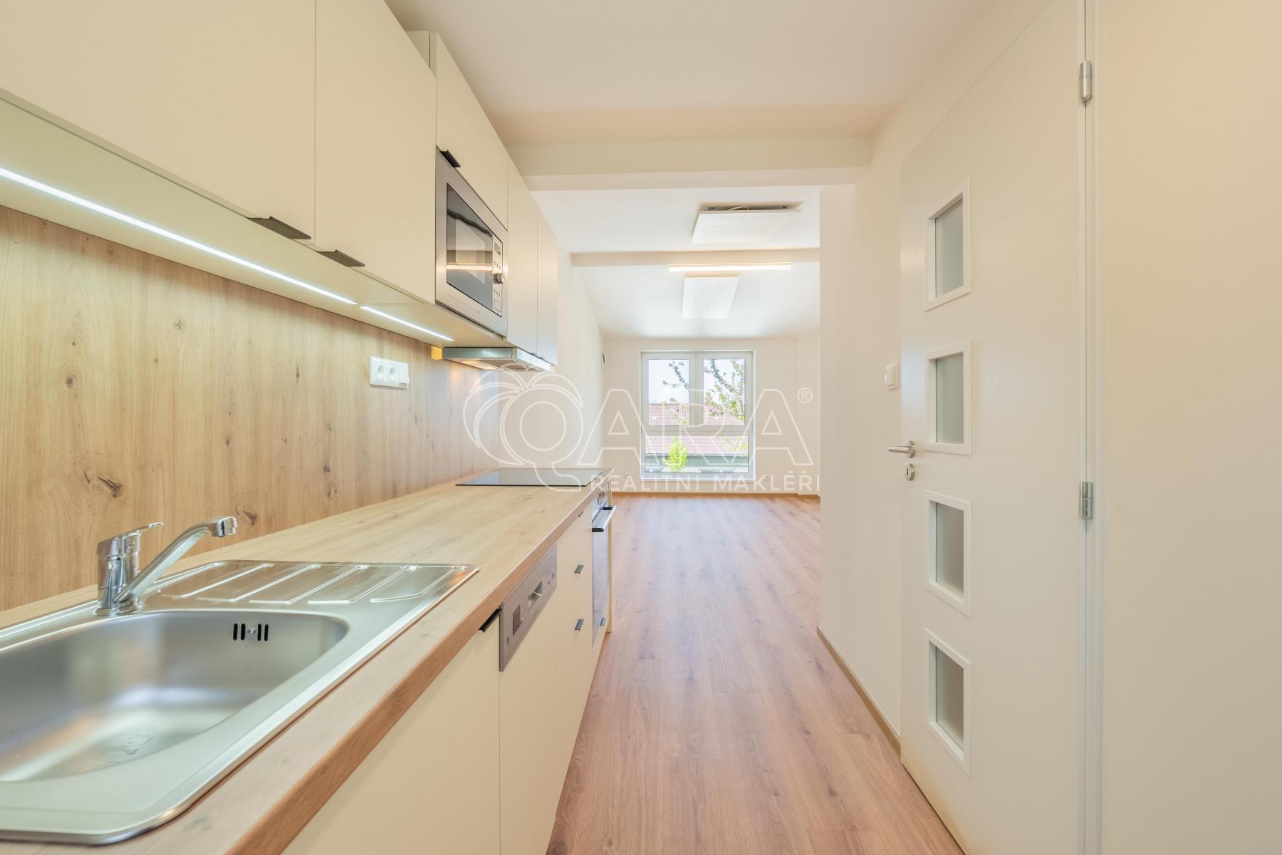 Pronájem kompletně zrekonstruovaného bytu 2+kk (47,24 m2) v Buštěhradě!