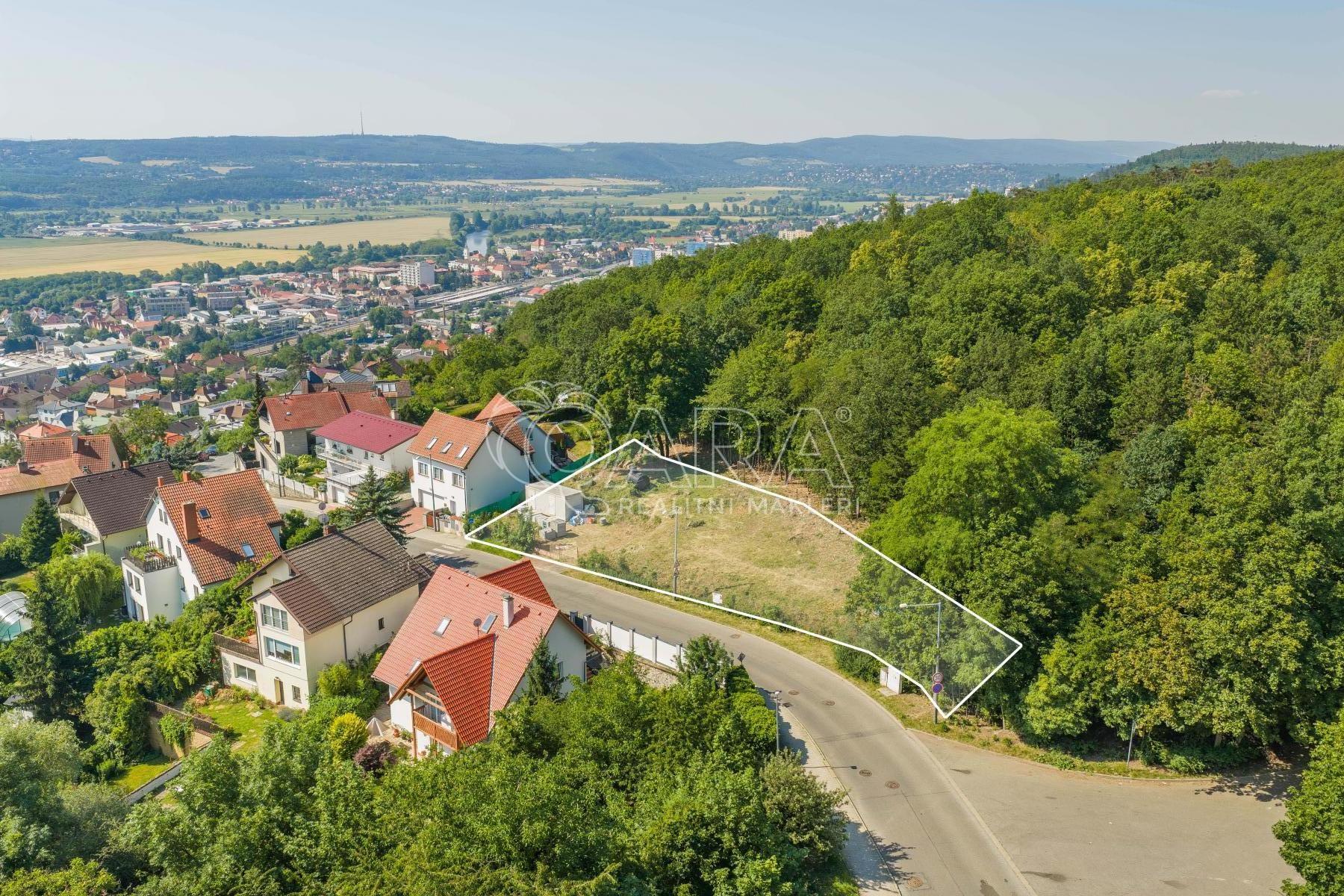 Stavební pozemek 947 m&sup2; s platným stavebním povolením | Praha  Radotín